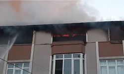 4 katlı binanın çatı katı yandı