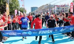 6'ncı Uluslararası Kayseri Yarı Maratonu, 10 bin kişinin katılımıyla koşuldu