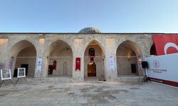 Adıyaman'da depremde hasar gören camiler ve türbe ibadete açıldı