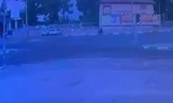 Ağaca çarpan motosikletin sürücüsü öldü; kaza kamerada