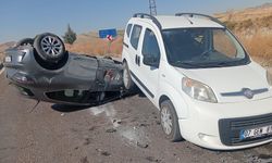 Ankara'da otomobil ve hafif ticari araç çarpıştı: 3 yaralı