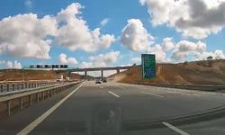 Arnavutköy'de TIR'dan ayrılan dorse şarampole devrildi