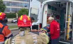 Ataşehir'de motosiklet aydınlatma direğine çarptı: 1 ağır yaralı