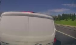 Avcılar'da 3 aracın karıştığı zincirleme kaza kamerada