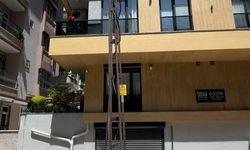 Avcılar'da bina önündeki elektrik direği kaldırılmayınca kullanılmayan garaj depoya çevrildi