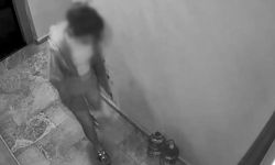 Avcılar'da hırsızlık için binaya giren 3 kadın şüpheli kamerada