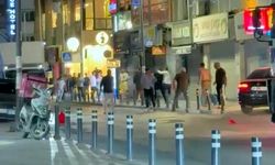 Avcılar'da iki grup arasındaki sandalyeli kavgayı çevredekiler ayırdı