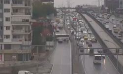 Avcılar'da servis midibüsü kaza yaptı -1