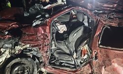 Aydın'da TIR ile hafif ticari araç çarpıştı: 3 ölü