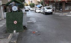 Bağcılar'da yokuştan kayan su tankeri otomobile ve elektrik direğine çarparak durabildi