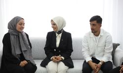 Bakan Göktaş, evlilik kredisinden yararlanan yeni evli çiftin ilk misafiri oldu