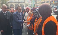 Bakan Kacır: O liderin yanında olmaktan büyük bir şeref duyuyoruz