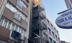 Bakırköy'de otel yangını; ekipler müdahale ediyor - 1