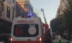 Bayrampaşa'da metruk binada çıkan yangın bitişikteki apartmana sıçradı