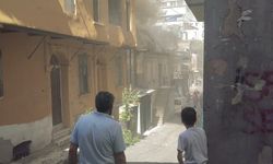 Beyoğlu'nda 2 katlı iş yerinde yangın-1