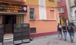 Beyoğlu'nda sokakta darbettikleri kişiyi gasbeden 4 çocuk tutuklandı