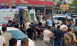 Cadde ortasında silahlı kavga; 2'si yoldan geçen 3 kişi yaralandı