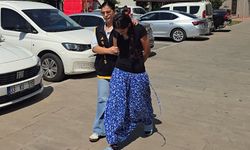 Camiye namaza gelen kadının çantasındaki altınları çaldılar