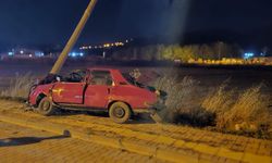 Çanakkale otomobil, yolun karşına geçmeye çalışan aileye çarptı: 1 ölü, 4 yaralı