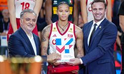 CEV Trendyol EuroVolley 2026 MVP'si Vargas, ödülünü Roko Sikiric ve Sinan Cem Şahin'den aldı
