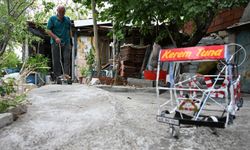 Çocuklar için nostaljik tel arabalar yapıyor