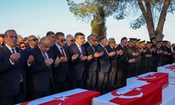 Cumhurbaşkanı Yardımcısı Yılmaz, KKTC'de şehitlikte devlet törenine katıldı
