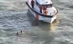 Denizde boğulma tehlikesi geçiren 2 kişiyi sahil güvenlik kurtardı