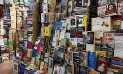 Dijital çağda sahaflık; 45 metrekarelik dükkandaki 35 bin kitap okuyucusunu bekliyor