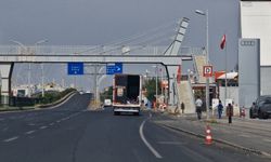 Diyarbakır'da nakliye aracının kasasında tehlikeli yolculuk