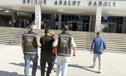 Edirne'de 20 yıl hapisle aranan anne ve 11 yıl hapisle aranan oğlu yakalandı