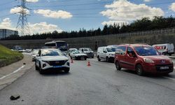 Esenler'de seyir halindeki minibüste çıkan yangın söndürüldü