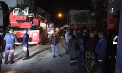 Evin çatısı alev alev yandı