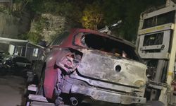 Fatih'te seyir halindeki otomobil alev alev yandı