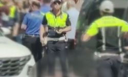 Fatih'te yolun karşısına geçerken 2 minibüsün çarptığı yaya öldü