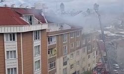 Gaziosmanpaşa'da 4 katlı binanın çatısında çıkan yangın söndürüldü
