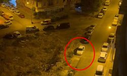 Gece yarısı kornası takılı kalan otomobil, mahalleyi ayağa kaldırdı