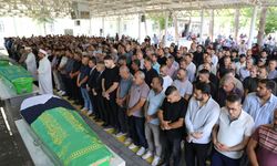 Gemi kazasında yaşamını yitiren Nisa toprağa verildi, babası aranıyor