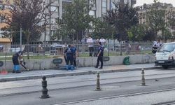 Güngören'de kaldırıma çıkan otomobil durakta bekleyen yayalara çarptı: 2'si ağır 4 yaralı