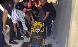 İnşaatta merdiven boşluğuna düşen bekçi yaralandı