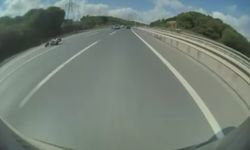 İstanbul Havalimanı yolunda motosikletin devrildiği kaza kamerada