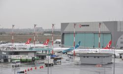 İstanbul Havalimanı'nda borcundan dolayı haczedilen İran havayolu şirketinin uçağının bekleyişi sürüyor