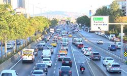 İstanbul'da yeni eğitim öğretin döneminin ilk günü trafik yoğunluğu oluştu -1