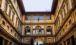 İtalya'da şiddetli yağış nedeniyle Uffizi Galerisi'ni su bastı