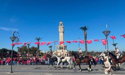 İzmir'de 9 Eylül kutlamaları 'Zafer Yürüyüşü' ile başladı (2)