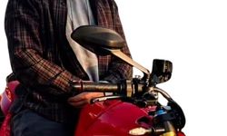 İzmir'de refüje çarpan motosikletin sürücüsü hayatını kaybetti