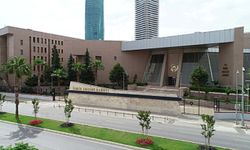 İzmir'de vatandaşlık vaadiyle haksız kazanç sağlayan şüphelilere operasyon: 3 gözaltı