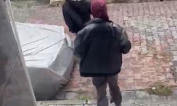 Kağıthane'de kapıları yoklarken ev sahibine yakalandılar; kaçarken çıkışı şaşırdılar