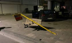 Kaldırıma çıkan otomobilin sürücüsü yaralandı