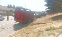 Kamyon arızalandığı için emniyet şeridine çekilen kamyonete çarptı; 1 ölü, 1 ağır yaralı