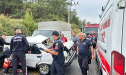 Kamyonet ile otomobil çarpıştı: 1 ölü, 2 yaralı